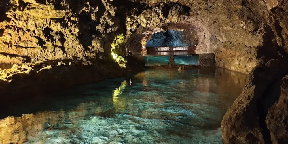 São Vicente Caves inside