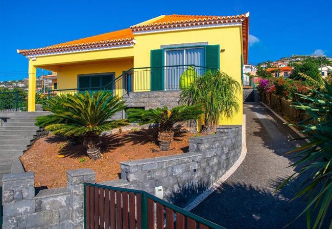 Villa in Santa Cruz - Villa Sunrise View by Homie Villa in Santa Cruz - Villa Sunrise View by Homie