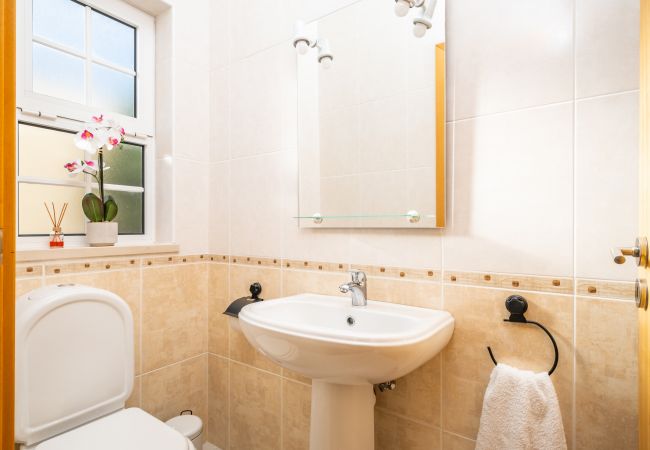 Doppelhaushälfte in Santa Cruz - Gaula Residence by Madeira Sun Travel Doppelhaushälfte in Santa Cruz - Gaula Residence by Madeira Sun Travel
