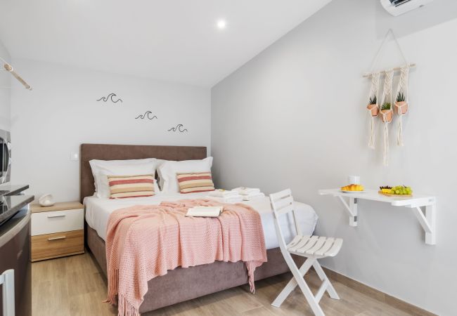 Studio in Paúl do Mar - Seaside Sunset - The Shell by Madeira Sun Travel Studio in Paúl do Mar - Seaside Sunset - The Shell by Madeira Sun Travel