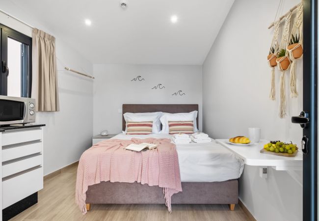 Studio in Paúl do Mar - Seaside Sunset - The Shell by Madeira Sun Travel Studio in Paúl do Mar - Seaside Sunset - The Shell by Madeira Sun Travel