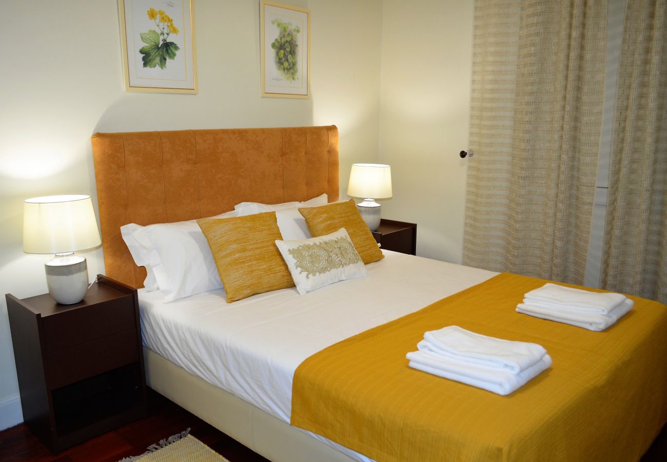 Funchal Window City Center House Quarto de dormir com cama de casal