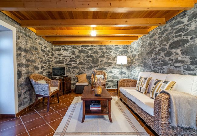 Casa rural em Ponta do Pargo - Rainbow Cottage by Madeira Sun Travel Casa rural em Ponta do Pargo - Rainbow Cottage by Madeira Sun Travel