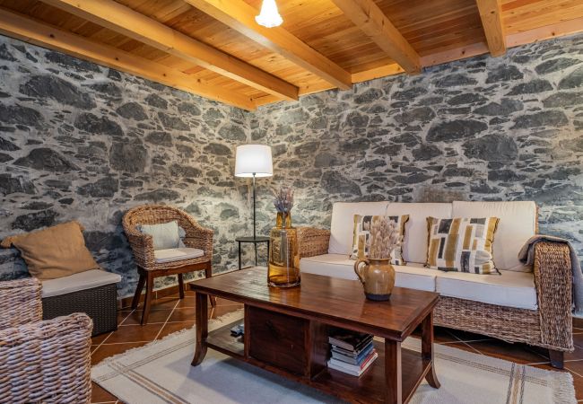 Casa rural em Ponta do Pargo - Rainbow Cottage by Madeira Sun Travel Casa rural em Ponta do Pargo - Rainbow Cottage by Madeira Sun Travel