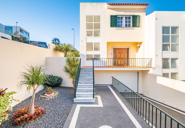 Casa geminada em Santa Cruz - Gaula Residence by Madeira Sun Travel Casa geminada em Santa Cruz - Gaula Residence by Madeira Sun Travel