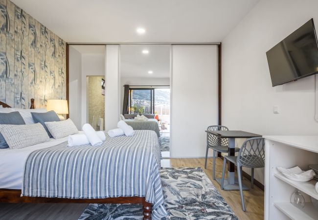 Quarto em Calheta - White Rabbit I by Homie Quarto em Calheta - White Rabbit I by Homie