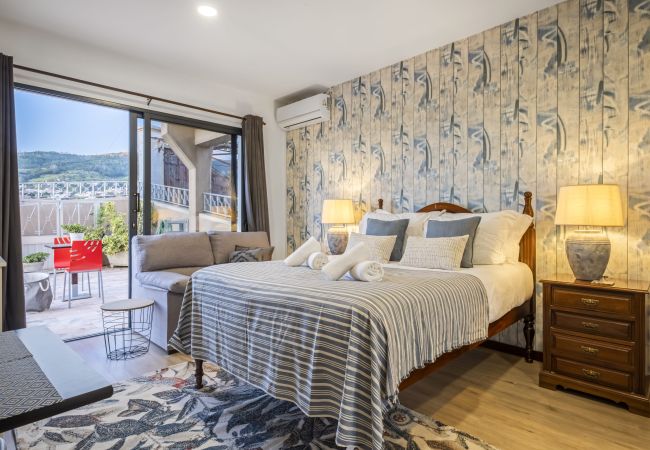 Quarto em Calheta - White Rabbit I by Homie Quarto em Calheta - White Rabbit I by Homie
