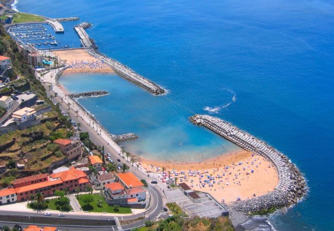 Quarto em Calheta - White Rabbit I by Homie Quarto em Calheta - White Rabbit I by Homie
