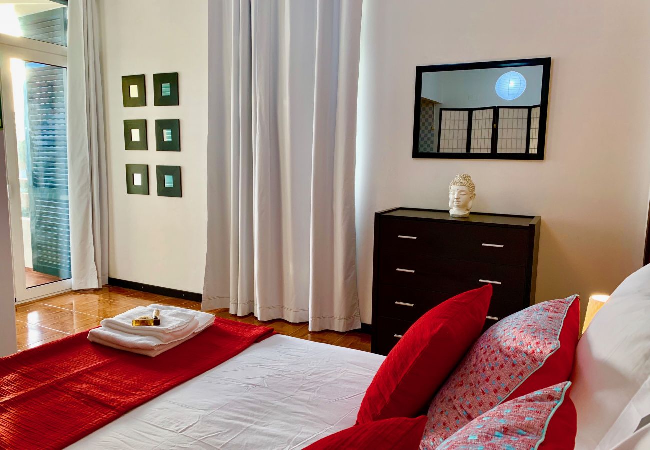 Cozy room with balcony in the city of Funchal Cozy room in the city of Funchal