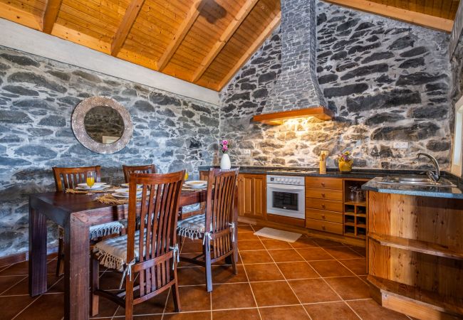 Cottage in Ponta do Pargo - Rainbow Cottage by Madeira Sun Travel Cottage in Ponta do Pargo - Rainbow Cottage by Madeira Sun Travel