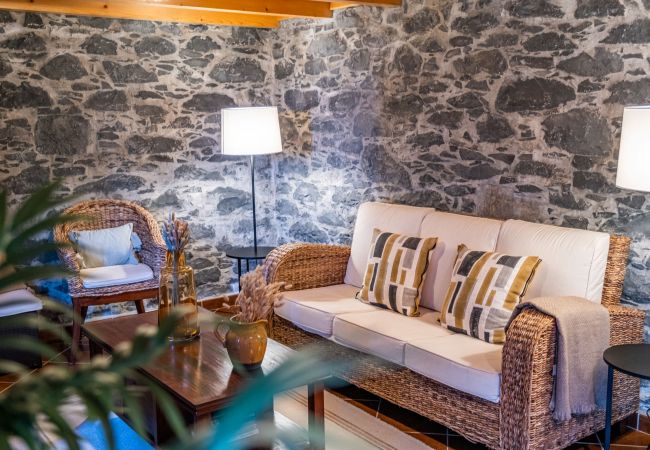 Cottage in Ponta do Pargo - Rainbow Cottage by Madeira Sun Travel Cottage in Ponta do Pargo - Rainbow Cottage by Madeira Sun Travel