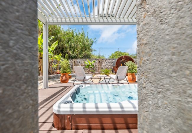 Cottage in Porto Moniz - King' Shelter by Homie