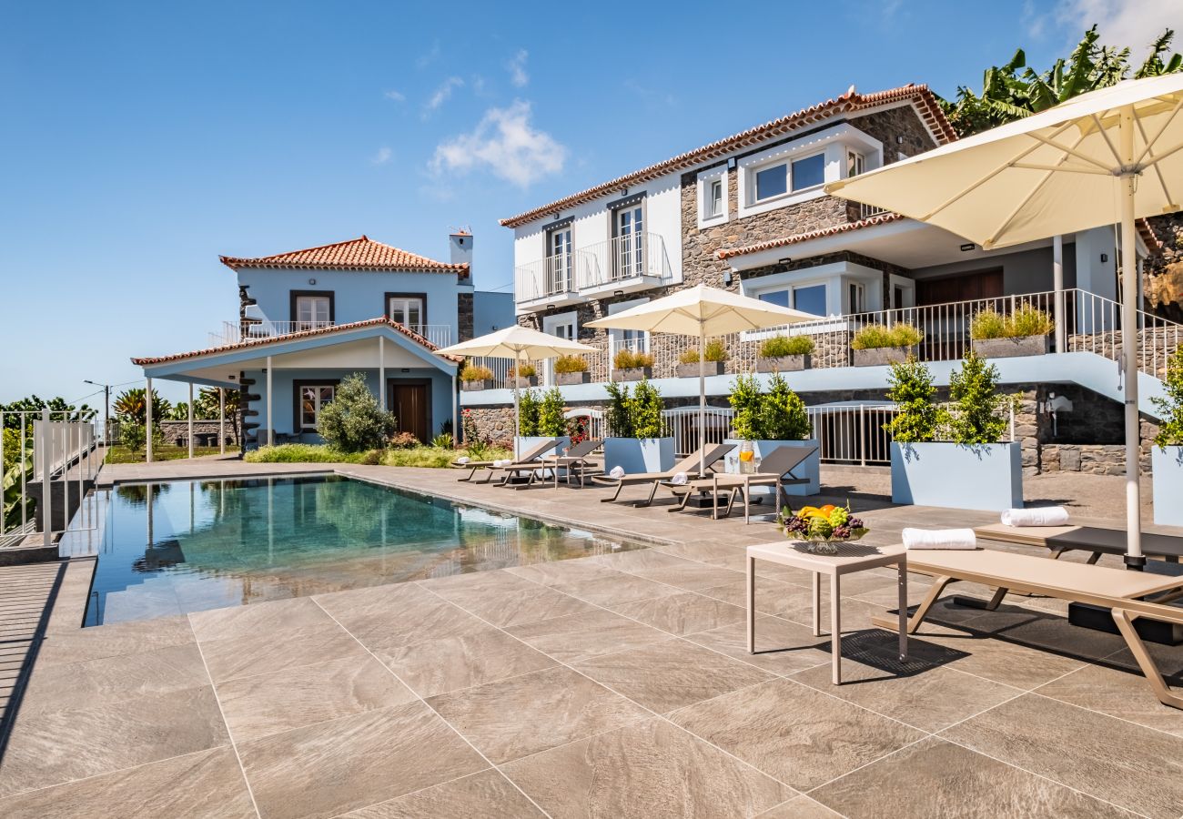 Farm stay in Ponta do Sol - Casas da Luz - Casa da Pedreira by Homie