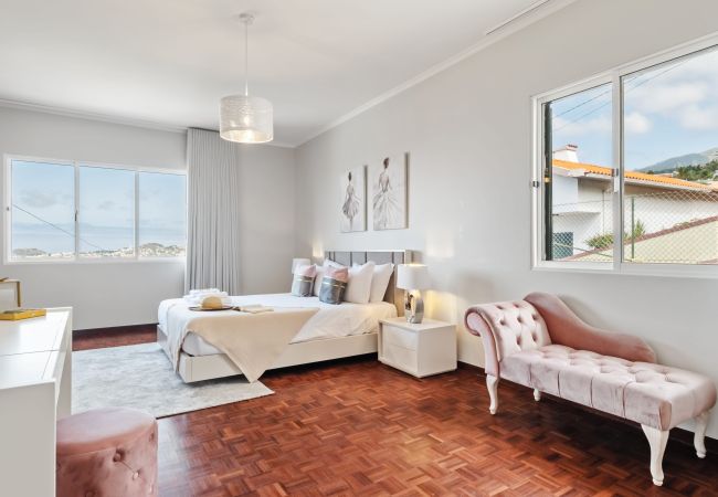 House in Funchal - Glimpse of the City by Madeira Sun Travel House in Funchal - Glimpse of the City by Madeira Sun Travel