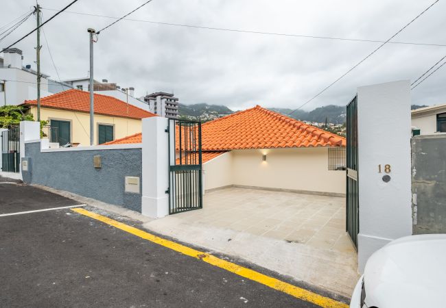 House in Funchal - The Graceful Manor by Madeira Sun Travel House in Funchal - The Graceful Manor by Madeira Sun Travel